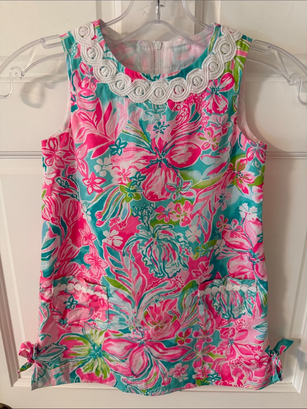Lilly Pulitzer Girls Mini Mila Shift Dress
"Hot on the Scene" Pink/Teal Size 5